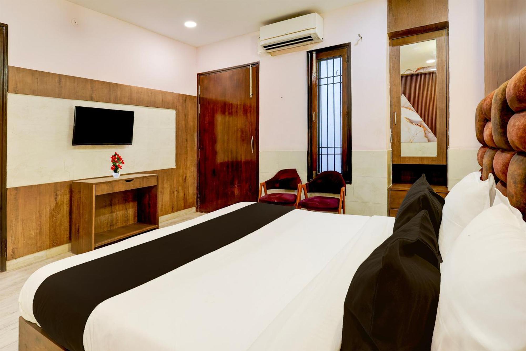 Super Hotel O Alipur Narela ภายนอก รูปภาพ
