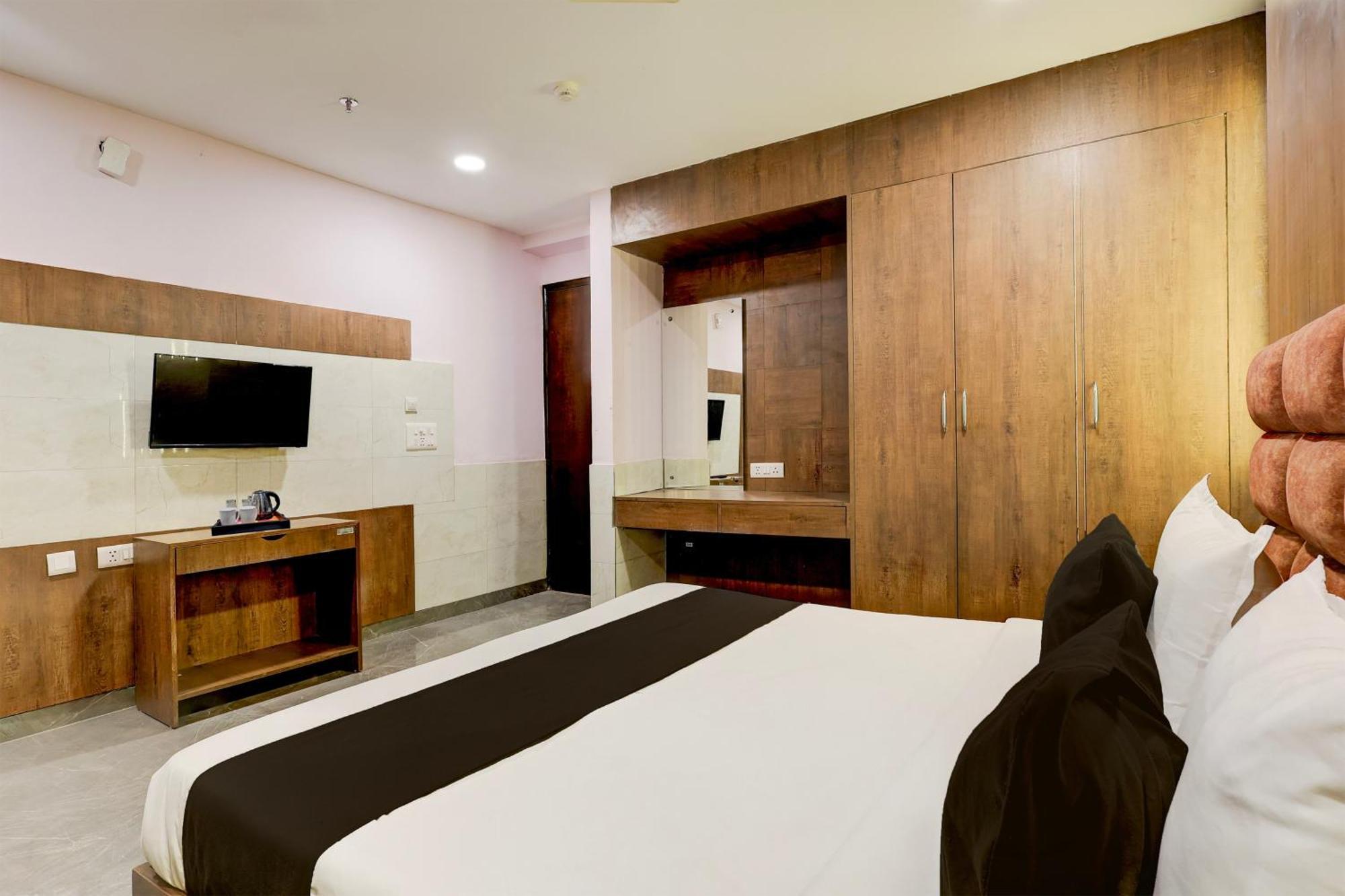 Super Hotel O Alipur Narela ภายนอก รูปภาพ